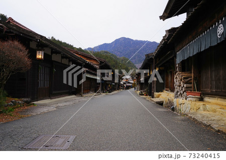 中山道妻籠宿、木曽郡、長野県、日本 73240415