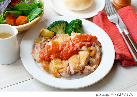 鶏モモ肉のチキンステーキ、パリパリ皮のチキンソテー。 鶏モモ肉のチキンステーキ、パリパリ皮のチキンソテー。 73247276