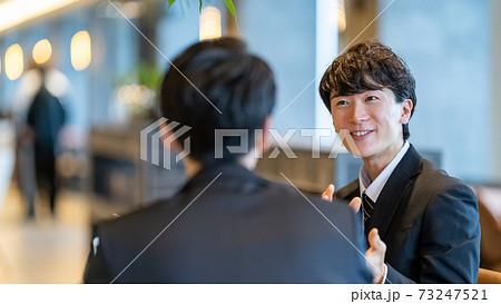 ビジネス 男性 会議 ビジネス 男性 会議 73247521