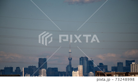 日本の東京都市景観　緊急事態宣言。“都市封鎖”。不気味な暗示。真っ黒な超高層ビル群…＝1月9日 73248998