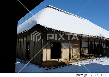 江戸時代中期の武家屋敷（雪景色） 73249153
