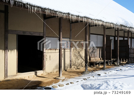 江戸時代中期の武家屋敷（雪景色） 73249169