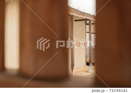 江戸時代中期の武家屋敷（雪景色） 73249181