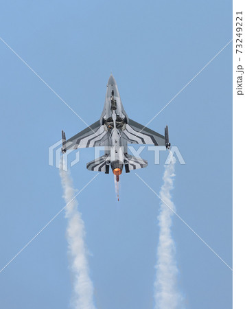 ベルギー空軍F-16AMディスプレイチーム上昇 73249221
