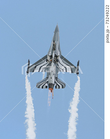 ベルギー空軍F-16AMディスプレイチーム上昇 73249222