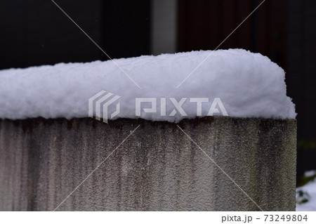 玄関に大雪 玄関に大雪 73249804