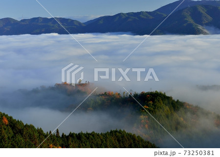 亀岡盆地の雲海 73250381