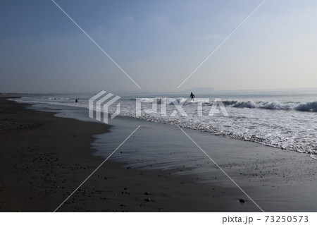 湘南のサーファー 73250573