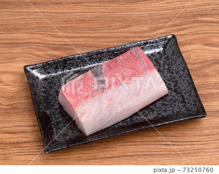 カンパチの刺身 73250760