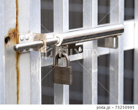 施錠された門 施錠された門 73250995