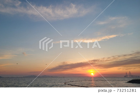 夕焼け 夕暮れ 日没 73251281