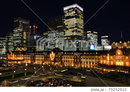 ライトアップされた東京駅 73252012