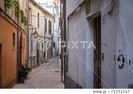イタリア　スポルトーレの路地 73252317