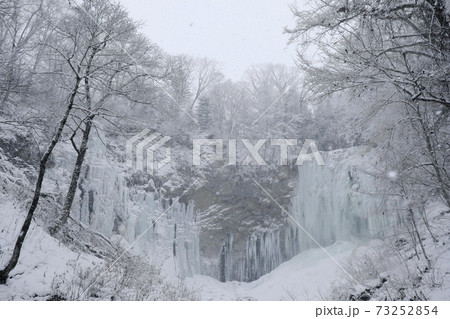 凍る滝 凍る滝 73252854