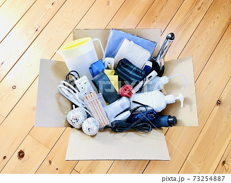 不用品 不要品 いらなくなったもの まとめて 処分 8の写真素材  