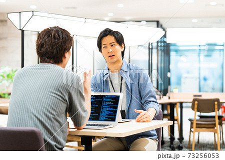 オフィス ニューノーマル 会議 ビジネス パソコン エンジニア オフィス ニューノーマル 会議 ビジネス パソコン エンジニア 73256053