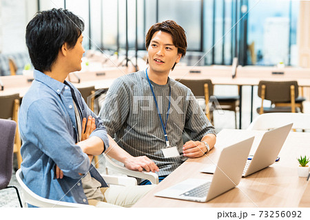 オフィス ニューノーマル ビジネス パソコン エンジニア オフィス ニューノーマル ビジネス パソコン エンジニア 73256092