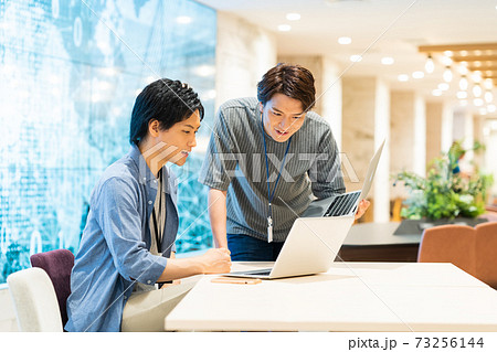 オフィス ニューノーマル ビジネス パソコン エンジニア オフィス ニューノーマル ビジネス パソコン エンジニア 73256144