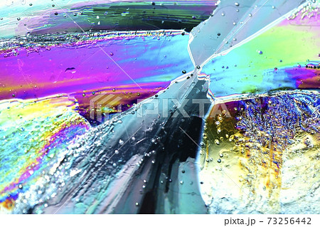 太陽光の薄氷を透した偏光プリズム効果による色彩 太陽光の薄氷を透した偏光プリズム効果による色彩 73256442