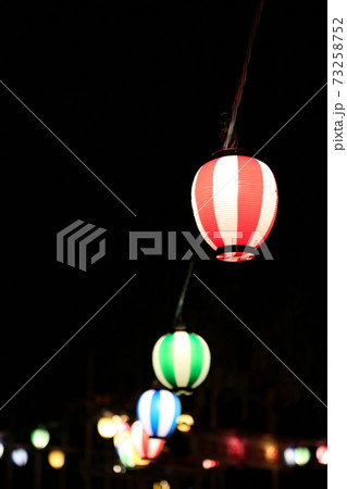 夏祭りの提灯 73258752