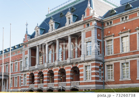 【人がいないお正月の法務省正面玄関】 【人がいないお正月の法務省正面玄関】 73260738