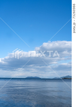 守山市湖畔から見る湖北方面の景色 73260966