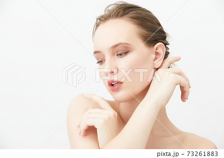 ビューティーショット スタイリッシュ　外国人女性 73261883