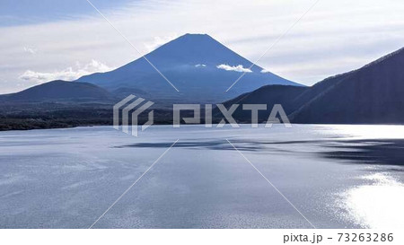 本栖湖からの冬の富士山 本栖湖からの冬の富士山 73263286