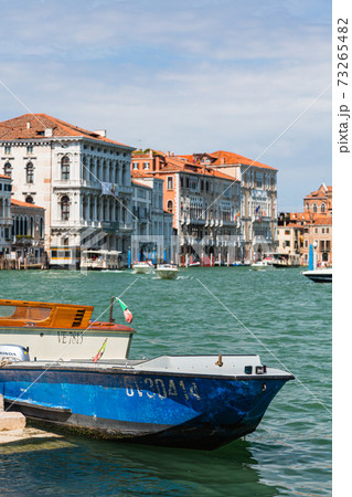 イタリア ヴェネツィアの運河と街並み イタリア ヴェネツィアの運河と街並み 73265482