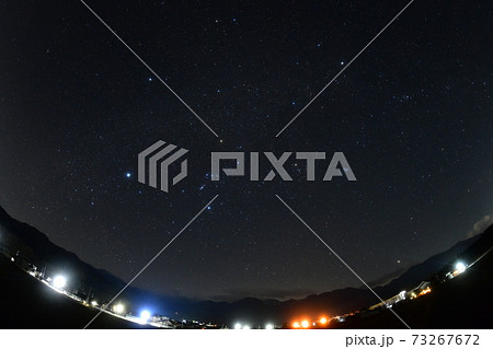 北杜市白州町、南アルプス上の冬のダイヤモンド星座と沈み行く火星（対角線魚眼レンズ） 73267672