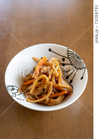 器にもられた切り干し大根の煮物 73268791
