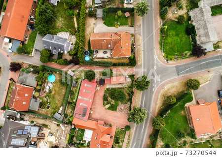 Vertical view from the air with vertical view of houses Vertical view from the air with vertical view of houses 73270544