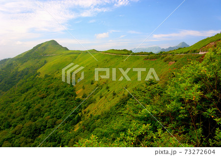 まるで空を走るドライブウェイ、瓶ヶ森の尾根筋に伸びるUFOライン・四国・高知県・愛媛県(4) 73272604