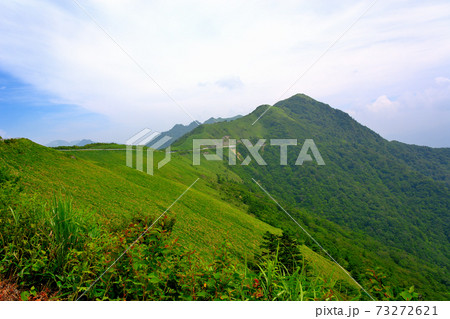 天空の道、UFOライン、瓶ヶ森の男山から女山、西黒森を望む・四国・高知県・愛媛県(2) 天空の道、UFOライン、瓶ヶ森の男山から女山、西黒森を望む・四国・高知県・愛媛県(2) 73272621