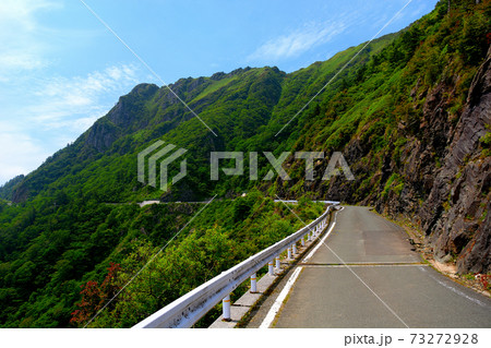 瓶ヶ森へ分け入るUFOラインをドライブ、山肌を進むドライブウェイ・四国・高知県・愛媛県(16) 73272928