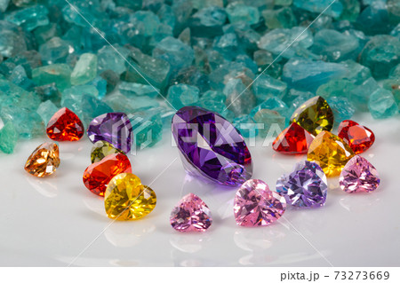 .Yellow sapphire diamonds are surrounded by heart shaped diamonds. 73273669