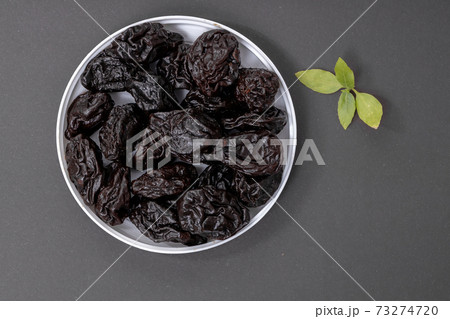 Pitted prunes served 73274720