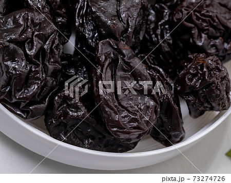 Pitted prunes served 73274726