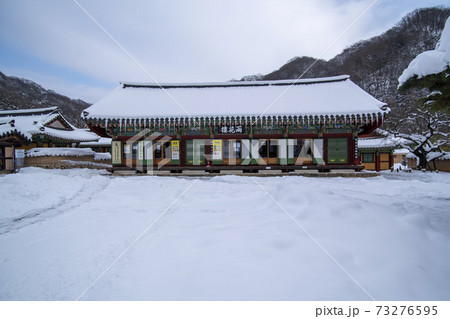 寺院 冬 建築 73276595