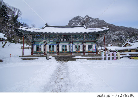 寺院 冬 建築 73276596