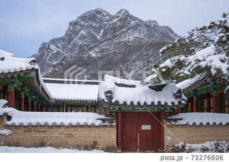 寺院 冬 建築 73276606