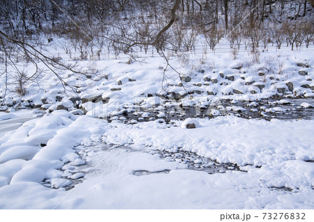 山 冬 季節 73276832