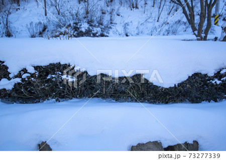 山 冬 季節 73277339