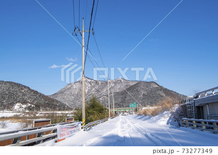 山 冬 季節 73277349