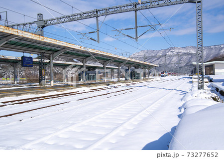 冬 駅 季節 73277652