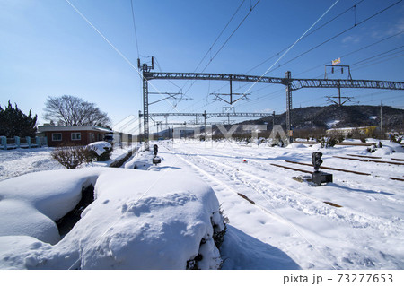 冬 駅 鉄道 73277653