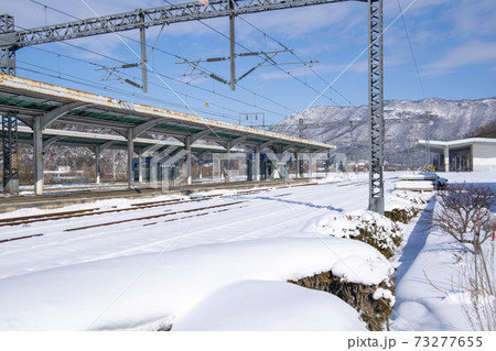 冬 駅 季節 73277655