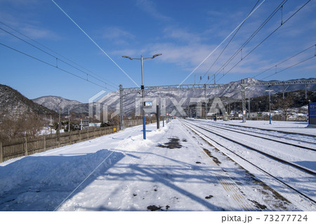 冬 駅 鉄道 73277724