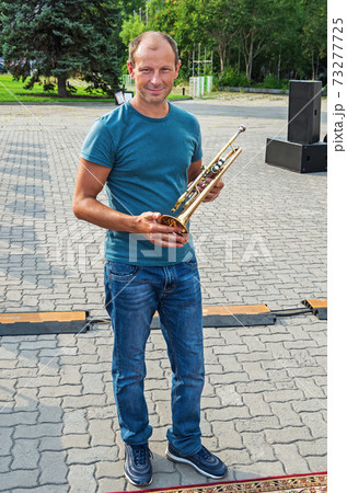 Man with musical instrument - trumpet Man with musical instrument - trumpet 73277725