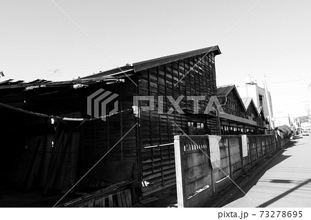 三角屋根の町工場 73278695